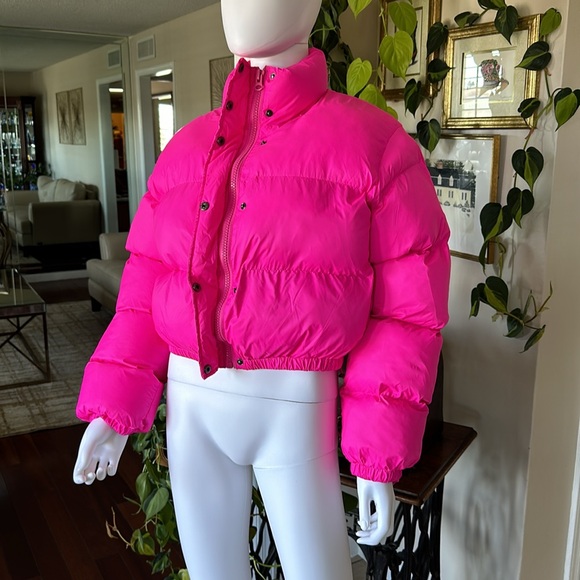Olivaceous Lizzy Hot Pink Cropped Puffer Jacket Size XL NWT - Picture 3 of 6